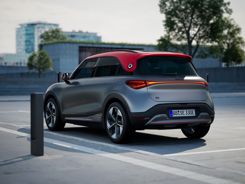 hashtag1_EU_Brabus_AtomGreyMatt_RadiantRed_Ext_002_3_4_Rear_Urban