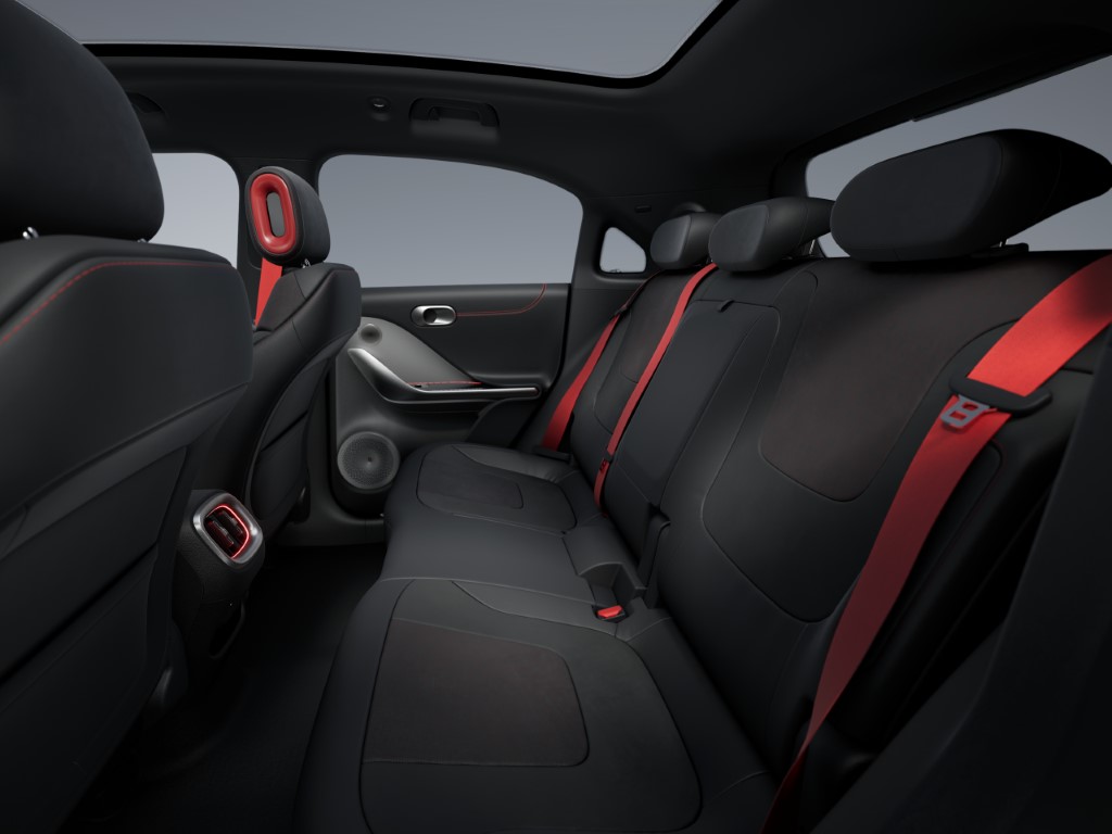 hashtag1_EU_Brabus_Brabus_Int_024_LegroomRear_Wider