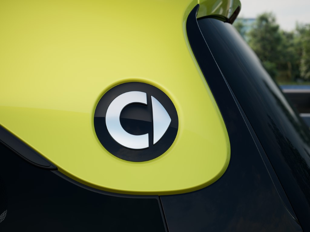 hashtag1_EU_Pro_Lightning_MetaBlack_LumenYellow_Ext_011_Detail_D_Pillar_Left_Urban